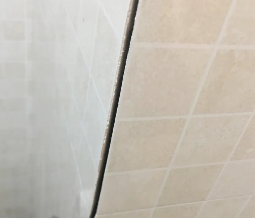 宾县瓷砖空鼓维修公司分享阳台瓷砖脱落的修复过程可以分为以下几个步骤